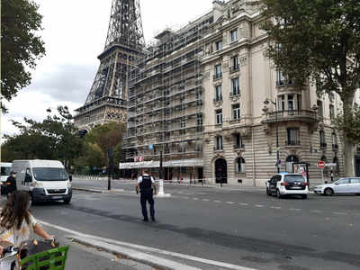 फ्रांस: Eiffel Tower को बम से उड़ाने की धमकी, खाली कर चेकिंग, पुलिस खंगाल रही इलाका