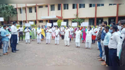 ಗುತ್ತಿಗೆ ನೌಕರರನ್ನು ಕಾಯಂಗೊಳಿಸಲು ಆಗ್ರಹ