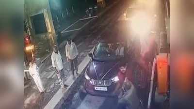 Rewa: टोल प्लाजा पर युवकों की गुंडागर्दी, सिक्योरिटी गार्ड का सिर फोड़ा, CCTV वीडियो आया सामने