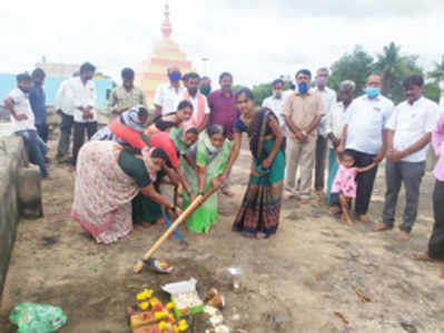 ಗಜೇಂದ್ರಗಡ: ಸಮುದಾಯ ಭವನಕ್ಕೆ ಭೂಮಿ ಪೂಜೆ