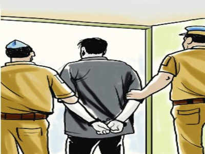 Lucknow News: घूस लेते पकड़ा गया रेशम निदेशालय का बाबू, सीट से ही गिरफ्तार