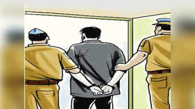Lucknow News: घूस लेते पकड़ा गया रेशम निदेशालय का बाबू, सीट से ही गिरफ्तार