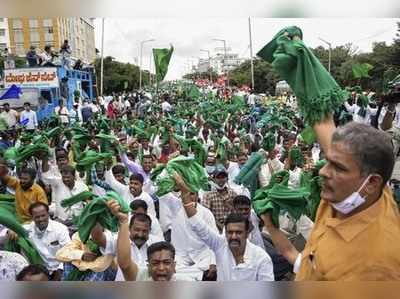 ರೈತ ಸಂಘಟನೆಗಳಿಂದ ಭುಗಿಲೆದ್ಧ ಪ್ರತಿಭಟನೆ: ಬಸ್ ಗಳಿಗೆ ಕಲ್ಲು ತೂರಾಟ, ರೈತರ ಬಂಧನ