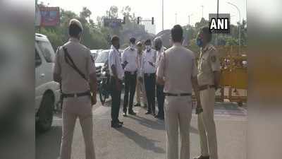 किसान आंदोलन: दिल्ली-यूपी बॉर्डर पर भारी पुलिस बल तैनात, वाहनों की हो रही चेकिंग