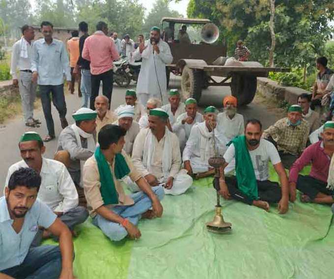 पश्चिमी यूपी के जिला बिजनौर में किसानों के प्रदर्शन की एक तस्वीर। नगीना कोतवाली मार्ग पर लगाया जाम। (रिपोर्ट- विशाल अहलावत, NBT)