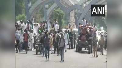 किसान आंदोलन: नोएडा-दिल्ली सीमा पर डटे किसान, ट्रैफिक जाम, पुलिस ने डायवर्ट किए रूट