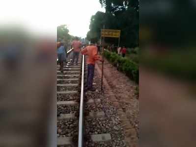 शाहजहांपुर: रेल की जमीन पर अवैध कब्‍जा हटाने से नाराज गांवावालों ने रेल कर्मियों को पीटा, कई आरोपी हिरासत में
