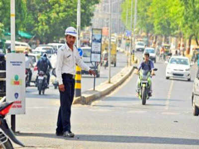 Delhi News: अब तक खत्म नहीं हुआ बस रूट डायवर्जन, लोगों को हो रही दिक्कत