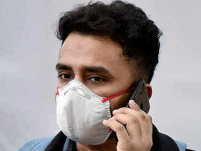 Sore Throat Due To Corona Mask: गले में खिचखिच बढ़ा रहा है मास्क का उपयोग? यह रहा समस्या का समाधान