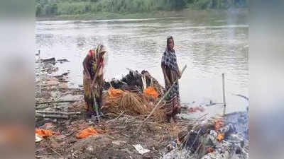 जौनपुरः यहां घाट पर दाह संस्कार करवाती हैं दो महिलाएं, बच्चों का पेट पालने के लिए अपनाया काम