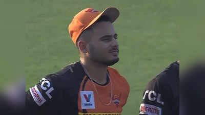 DC vs SRH: जम्मू कश्मीर के क्रिकेटर अब्दुल समाद ने किया आईपीएल डेब्यू, डेविड वॉर्नर ने दी कैप