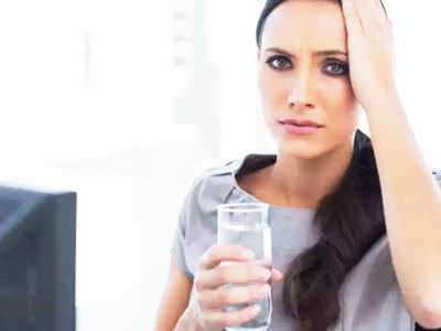 जब दिखने लगें ये 7 लक्षण तो समझ जाइए कि शरीर में पानी की कमी हो गई है!