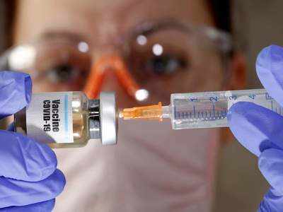 Coronavirus vaccine करोनापासून वृद्धांचाही बचाव होणार; चाचणीत ही लस प्रभावी!