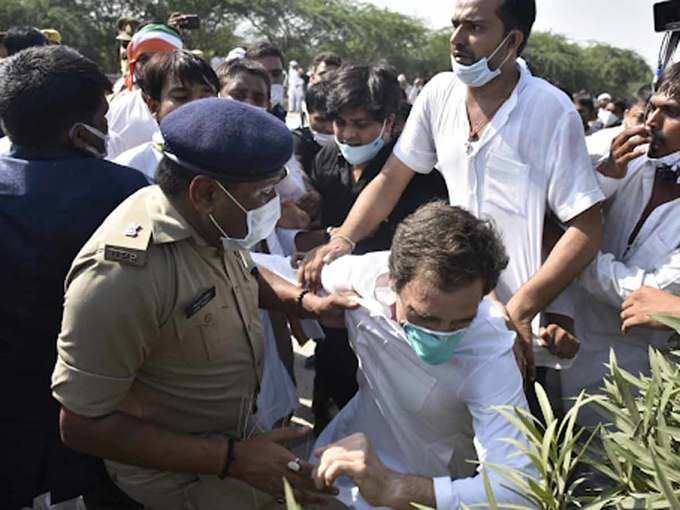 पुलिस के साथ राहुल की धक्का-मुक्की