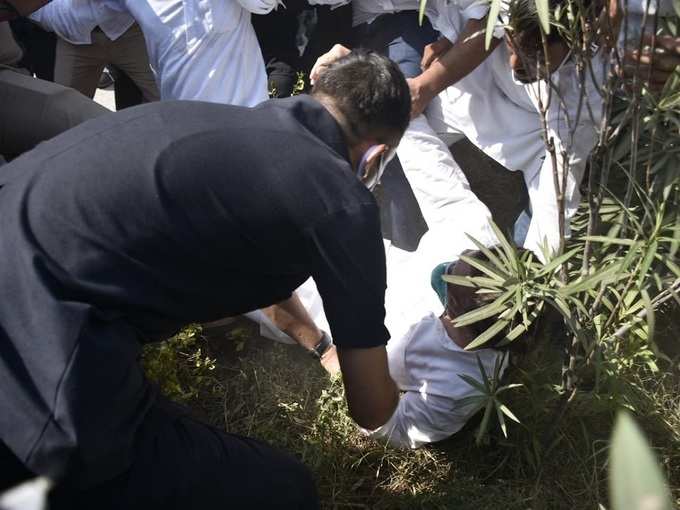 ಜಟಾಪಟಿಯಲ್ಲಿ ಜಾರಿಬಿದ್ದ ರಾಹುಲ್ ಗಾಂಧಿ!