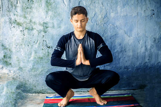 10 Standing yoga asanas that increase strength & balance