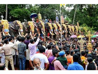 കൊവിഡ് ഭീഷണി തുടരുന്നു... ഓര്‍മ്മയായി ഉത്സവങ്ങളും ആഘോഷങ്ങളും, ഒത്തുച്ചേരലിന്‍റെ കരുത്തും ആവേശത്തിന്‍റെ നിറപ്പകിട്ടും എല്ലാം മങ്ങി