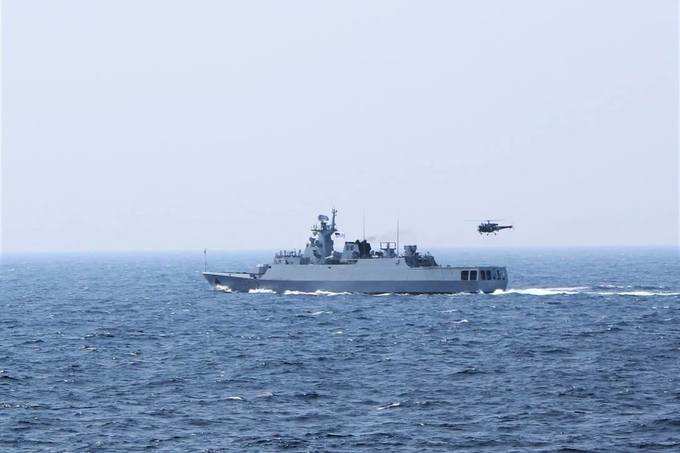 बांग्‍लादेश संग युद्धाभ्‍यास कर रही नौसेना
