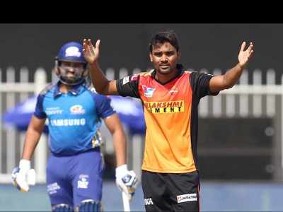 SRH vs MI: సిక్స్ కొట్టిన రోహిత్ శర్మను.. తర్వాతి బంతికే బోల్తా కొట్టించిన సందీప్ శర్మ 