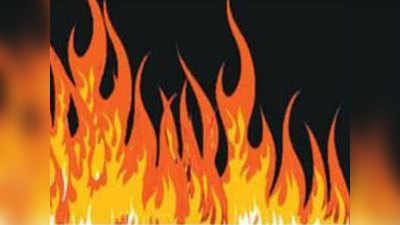 मुंबई में बिल्डिंग में आग लगने से मची अफरा-तफरी, 5 फायर इंजिन मौके पर पहुंचे