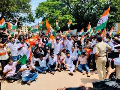 ಡಿಕೆಶಿ ಮನೆ ಮೇಲೆ ಸಿಬಿಐ ದಾಳಿ ಖಂಡಿಸಿ ಮಂಗಳೂರಿನಲ್ಲಿ ಕಾಂಗ್ರೆಸ್‌ ಪ್ರತಿಭಟನೆ; ಮಿಥುನ್‌ ರೈ ಸೇರಿ ಹಲವರು ಪೊಲೀಸ್‌ ವಶ