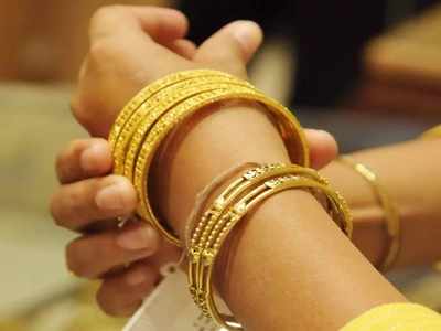 Gold Price Today: কলকাতায় সোনার দাম কমল, আরও দামি রুপো! এক ক্লিকে জানুন আপডেট...