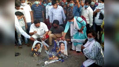 mayawati news: हाथरस न जाने के विरोध में आगरा में जलाए गए मायावती के पोस्टर