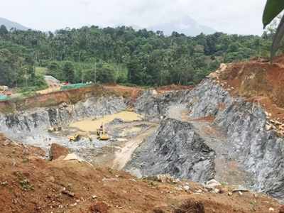 പ്രദേശവാസികള്‍ക്ക് ഭീഷണിയായി വെങ്ങപ്പള്ളിയിലെ ക്വാറി; സ്‌ഫോടനത്തില്‍ വീടുകള്‍ക്ക് കേടുകള്‍ പതിവ്... പ്രവര്‍ത്തനം നിര്‍ത്തിവെക്കണമെന്ന് ആക്ഷന്‍ കമ്മിറ്റി