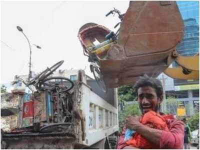 അധികൃതർ റിക്ഷ കൊണ്ടുപോയി; വരുമാനം നഷ്ടപ്പെട്ട യുവാവിന് കൈതാങ്ങുമായി സോഷ്യൽ മീഡിയ