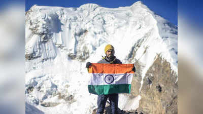 gorakhpur news: माइनस 10 डिग्री पारा...तेज बर्फीली हवाएं भी ना डिगा सकीं, युवा पर्वतारोही ने माउंट रूद्र गैरा पर लहराया तिरंगा