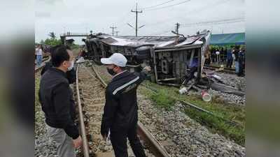 थाईलैंड में बड़ा हादसा, बस और ट्रेन की टक्कर में 17 लोगों की मौत, कई घायल