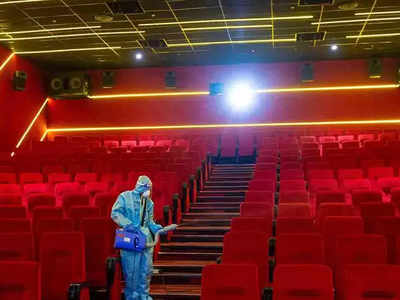 १५ ऑक्टोबरसाठी चित्रपटगृहांची जोरदार तयारी; बॉलिवूडचे हे  सिनेमे रांगेत