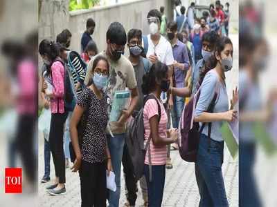 NEET 2020: പരീക്ഷയെഴുതാന്‍ സുരക്ഷാ മാനദണ്ഡങ്ങള്‍ പാലിച്ച് വിദ്യാര്‍ത്ഥികള്‍ എത്തി