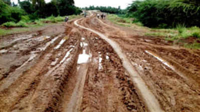 ಮಳೆ ಬಂದರೆ ರಸ್ತೆಯೇ ಕೆಸರು ಗದ್ದೆ