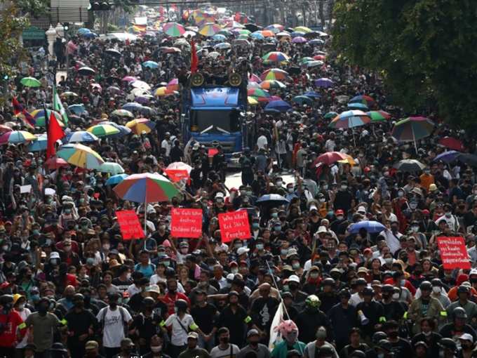थाईलैंड में क्यों हो रहे हैं विरोध प्रदर्शन