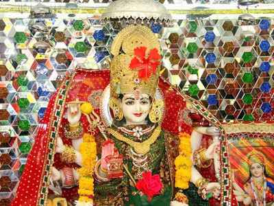 Durga Devi Placed As Per Vastu नवरात्रात देवीची स्थापना कोणत्या दिशेला करावी? जाणून घ्या