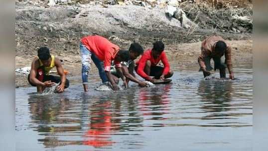 અવાદ: કોરોના કાળમાં પણ પેટિયું રળવા ચાળે છે અસ્થિ, કહ્યું- ડરીશું તો ભૂખથી મરી જઈશું 