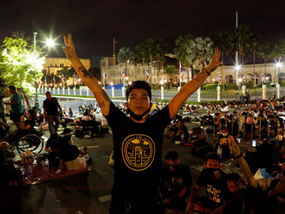 थाईलैंड में राजतंत्र के खिलाफ जोरदार प्रदर्शन, देश में कड़े आपातकाल की घोषणा