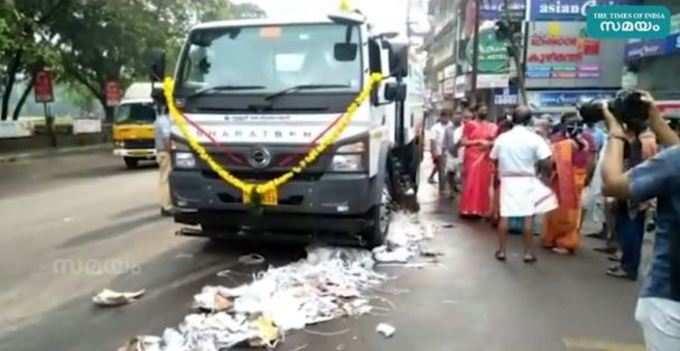 ​യന്ത്രം ഉപയോഗിച്ചു വൃത്തിയാക്കാനാകുമോ നമ്മുടെ റോഡ്