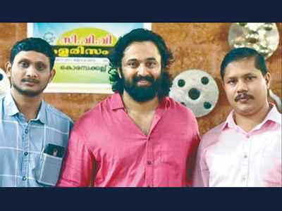 ബ്രൂസ്‍ലിയായി നിറഞ്ഞാടാൻ ഉണ്ണി മുകുന്ദൻ; കളരി പഠിക്കാൻ കണ്ണൂരിലെത്തി