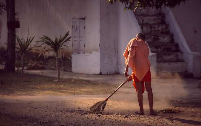 ​ಸಂಜೆ ಕಸ ಗುಡಿಸಿದರೆ ಮಹಾ ಲಕ್ಷ್ಮಿಗೆ ಮುನಿಸು