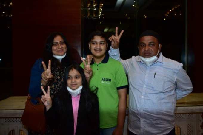 Soyeb Aftab with family