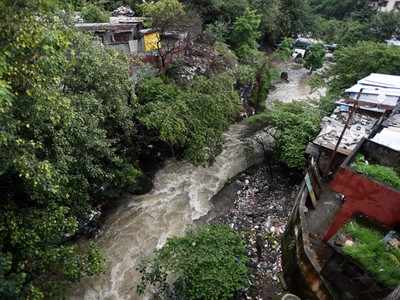 सुरक्षा भिंतींकडे कानाडोळाच