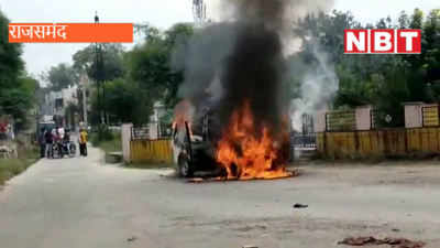 Video : घर लौट रहा था मार्बल व्यापारी, अचानक उसकी SUV में लगी आग, फिर....