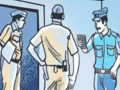 पुलिस की दबंगई: मारपीट, मोबाइल छीना...CCTV में कैद हुई SHO की करतूत, सस्पेंड