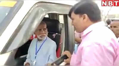 बिहार चुनाव में प्रचार: जेडीयू विधायक श्याम बहादुर सिंह डांस करके मांग रहे वोट