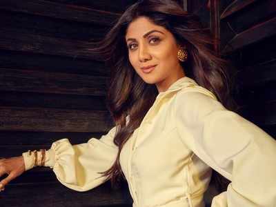 Shilpa Shetty शिल्पा शेट्टीची बुट आणि जीन्सची अनोखी स्टाइल, पाहा फोटो 