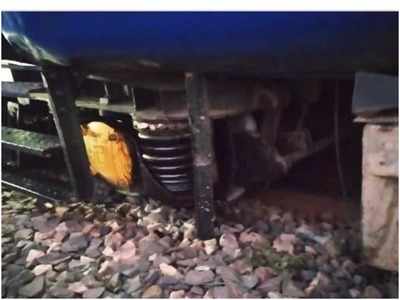 गोरखपुर से कोलकाता जा रही पूजा स्पेशल ट्रेन पटरी से उतरी, मुजफ्फरपुर-समस्तीपुर रूट प्रभावित