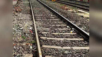 बिहार ट्रेन हादसा:  गोरखपुर-कोलकाता स्पेशल ट्रेन के दो डिब्बे पटरी से उतरे, कोई हताहत नहीं