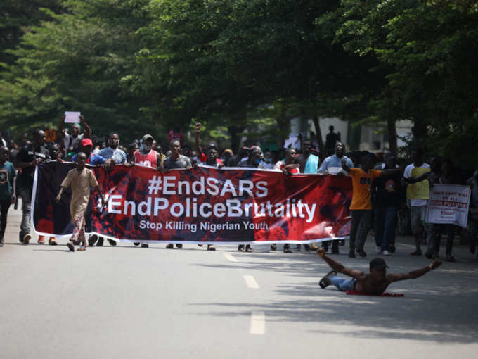SARS के खिलाफ प्रदर्शन